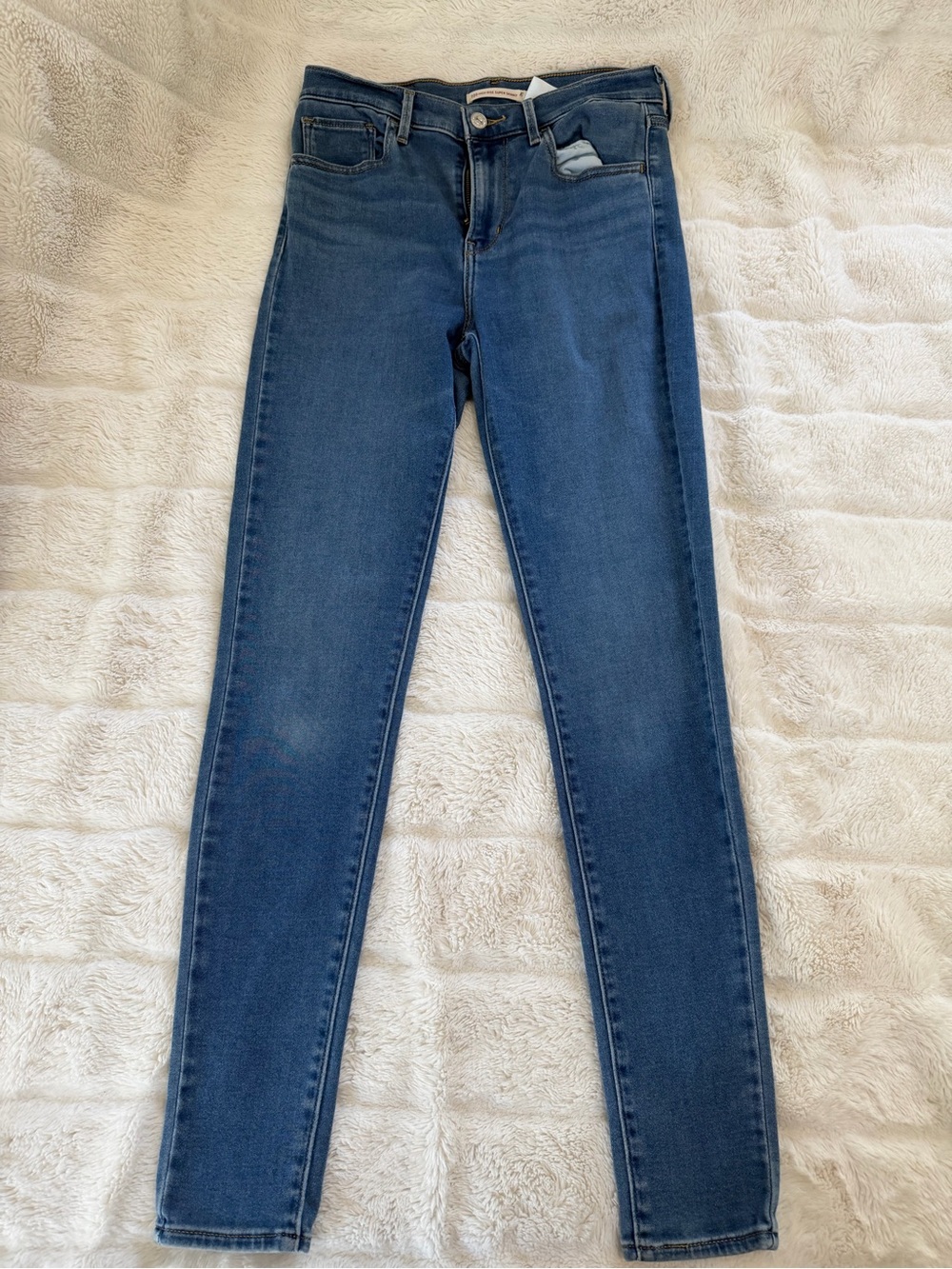 Levi's Women's Skinny Jeans in Dark Blue Wash